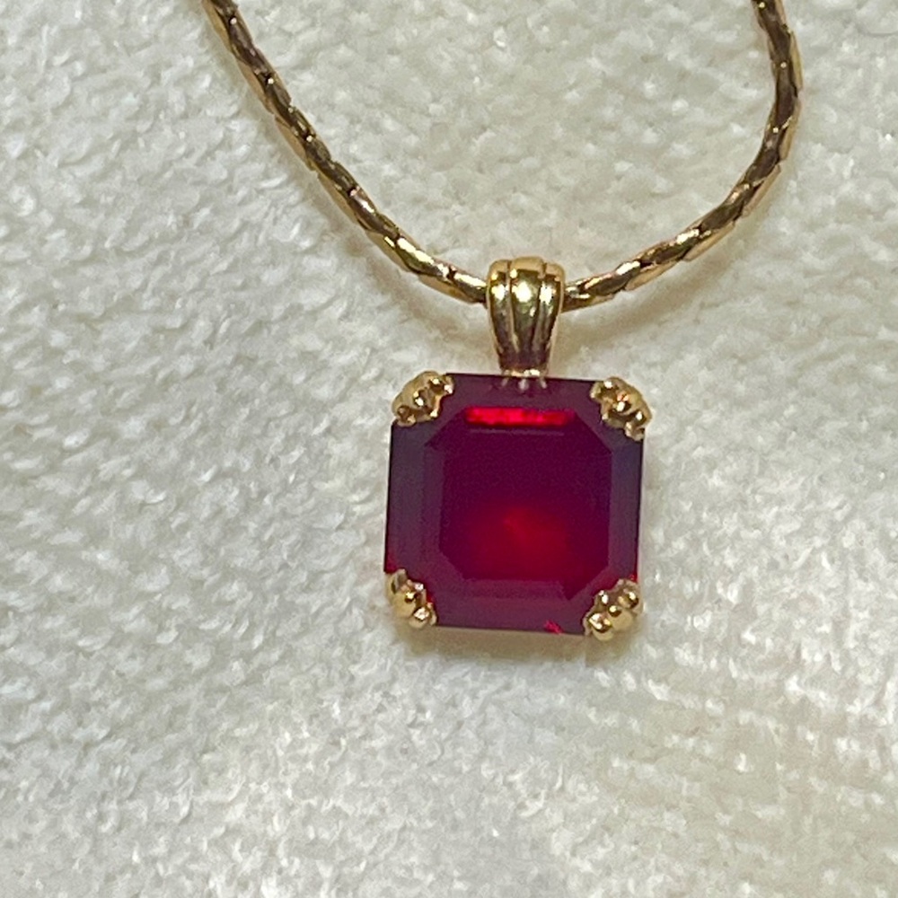 VINTAGE Gold and FAUX RUBY Pendant Necklace - Picture 6 of 6